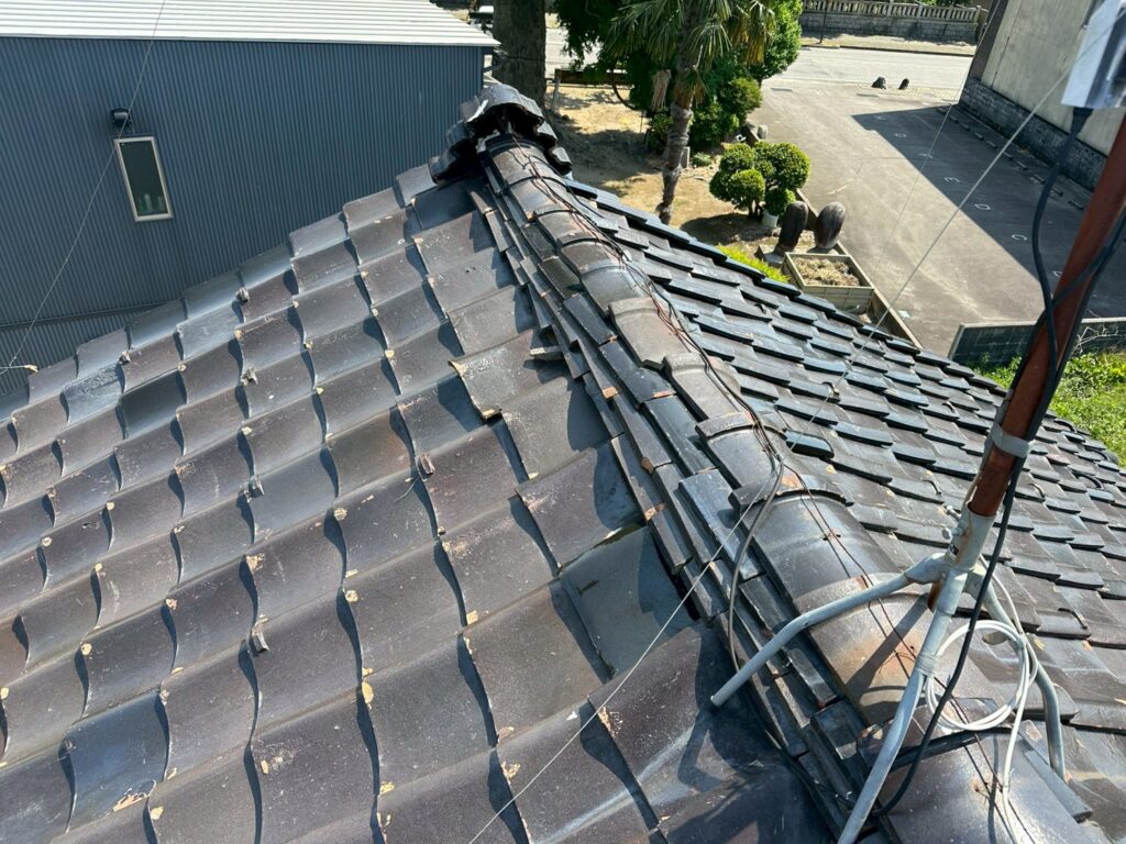 静岡市葵区で実施した板金屋根の雨どい清掃作業