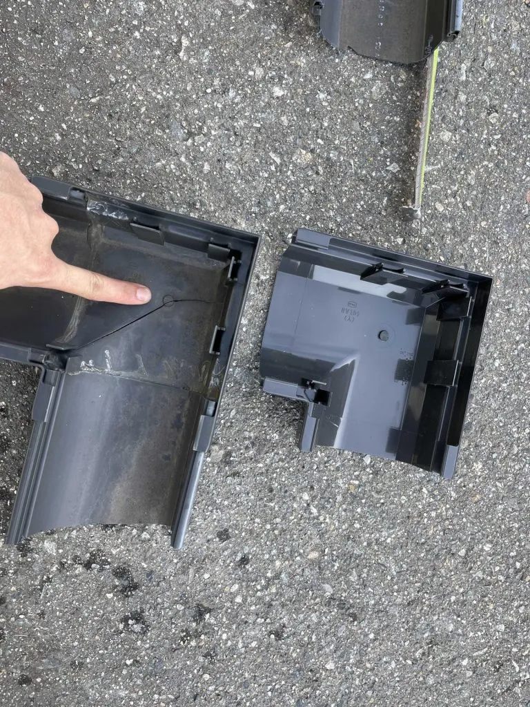 経年劣化や温度環境により、ひび割れが発生して雨漏りの原因となっていた雨樋のコーナー部分の破損状況