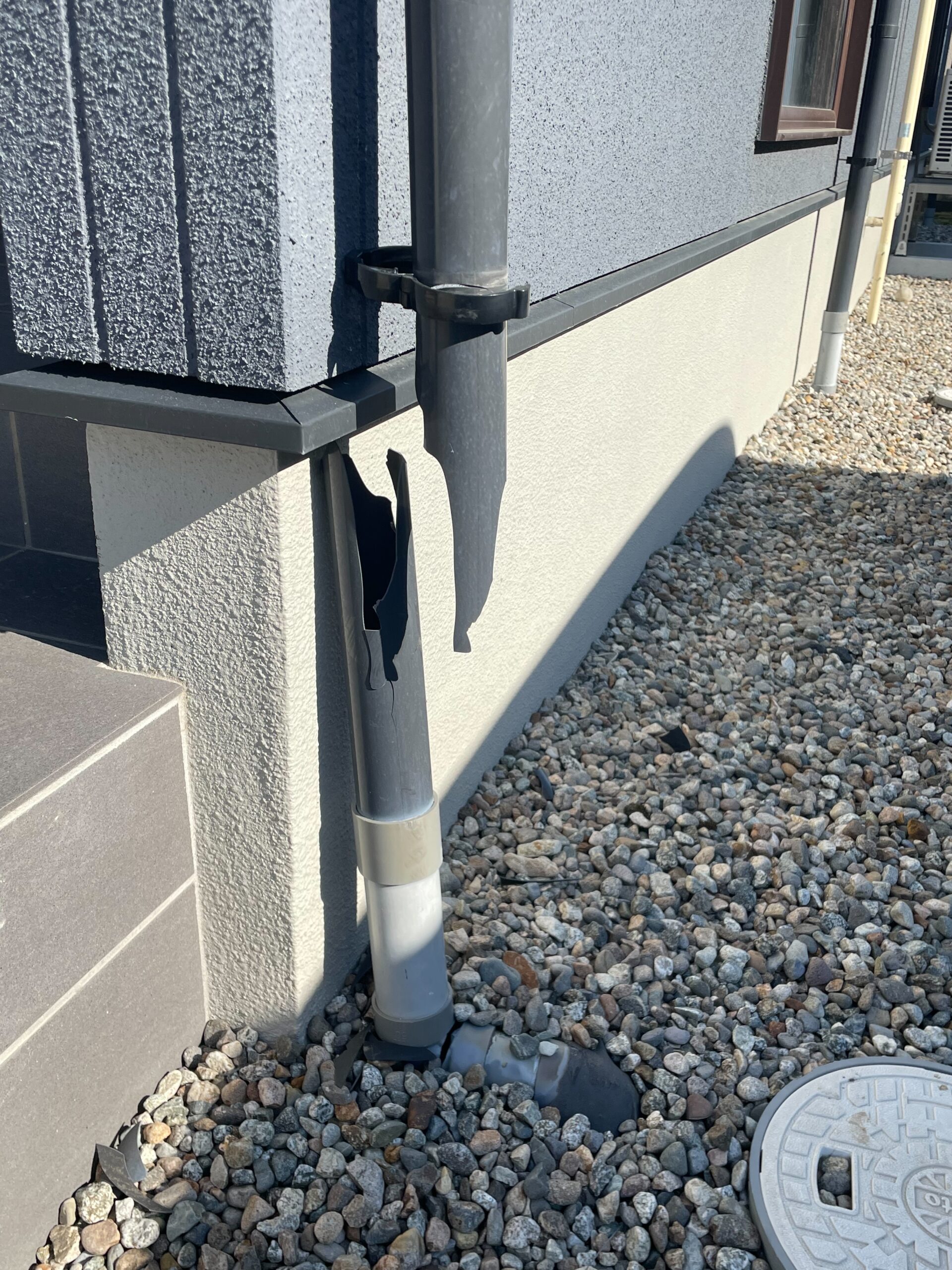 車で雨樋をぶつけて破損｜修理費用と対応方法を解説【富山】